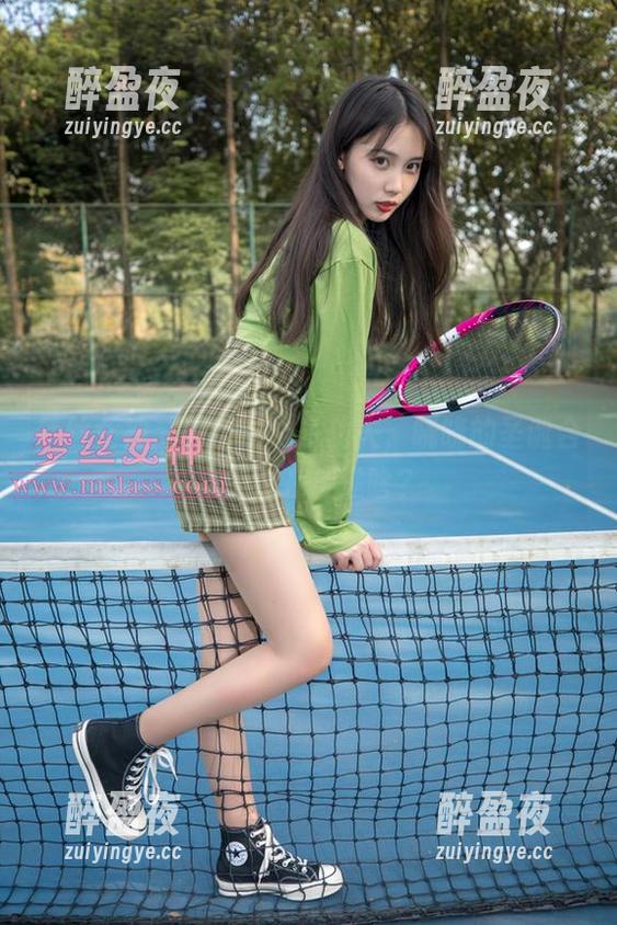 梦丝女神 - 花了那么多功夫，晓晓的圣诞合集到底在传递啥？