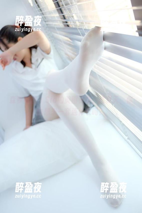 森萝财团-Sia 森萝财团 - Sia的美图更新:这夏天,你也想来一套连体衣吗?