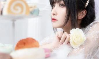 洛璃LoLiSAMA2021年作品集，都是些令人眼前一亮的自拍。