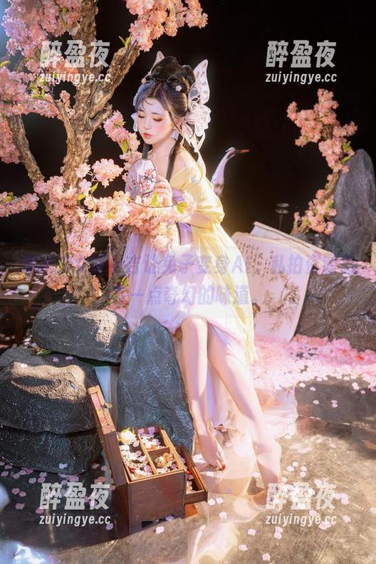 爆机少女喵小吉 爆机少女喵小吉让兔子变身AI,私拍资源总有一点奇幻的味道。