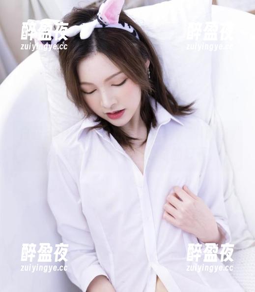 白露Bululu 白露Bululu的空姐COS图包,明明搞得跟实习生似的,竟然出奇的好看。
