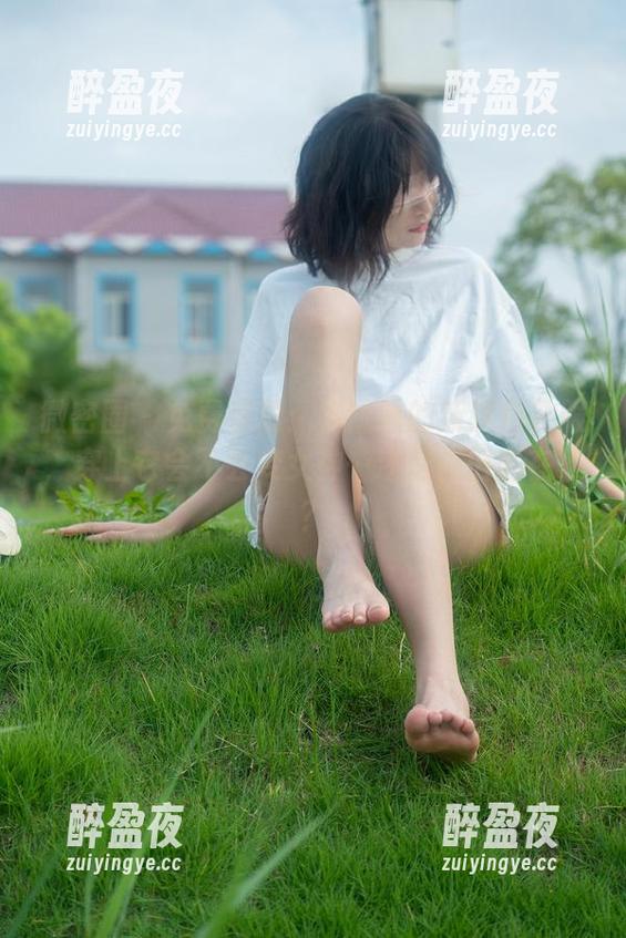 禅院熏 微密圈 - 免费资源:禅院熏的新银色礼服,穿上它会不会变女神…还是依旧宅在家?
