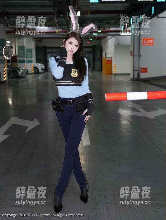 秀人网-Candy糖糖 秀人网 - 在私房美图和制服的交融中,Candy糖糖似乎遍及了天马行空的气息。