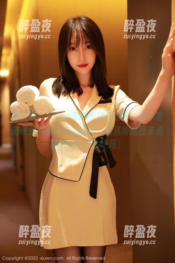 秀人网 - Elise谭晓彤皮衣原图，要不要随便给件裙子也试试看？精选得给我来点别的潮流元素混搭！