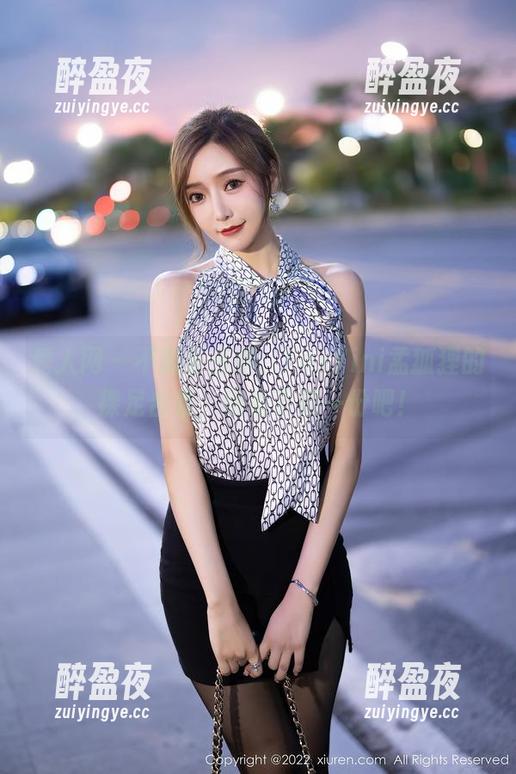 秀人网-FoxYini孟狐狸 秀人网 - 不藏着掖着,FoxYini孟狐狸的裸足合集,快来下载一份吧!