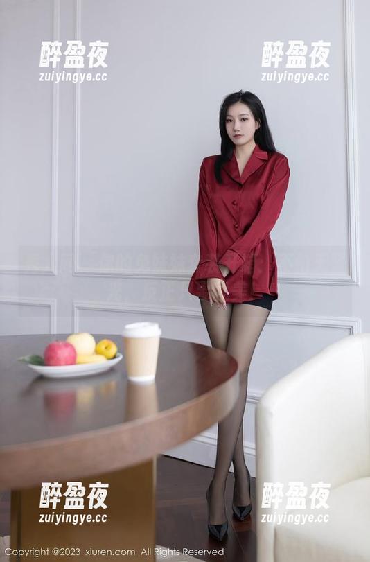 秀人网-你的兔妹妹 秀人网 - 你的兔妹妹套装开箱:不怕无圣光,反正只要我美!