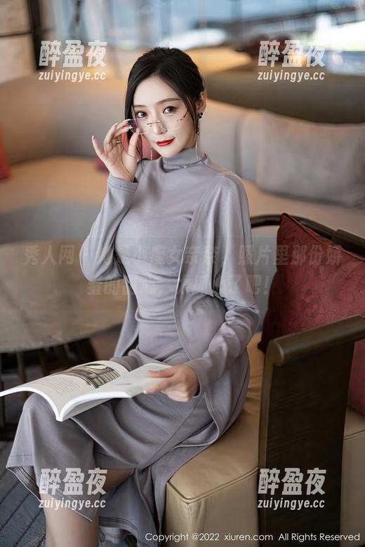 秀人网-小魔女奈奈 秀人网 - 她是小魔女奈奈,照片里那份娇羞的甜心,太抓心了吧!