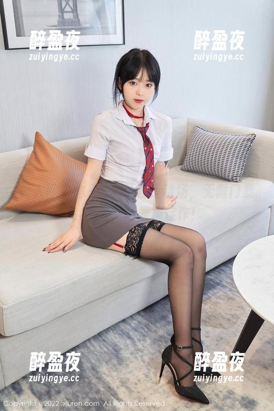 秀人网 - 木子nana在运动场，无需门票，看我免费表演佳作！