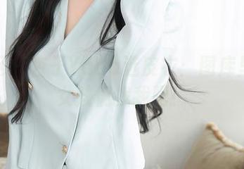 秀人网 - 杏子Yada选皮衣：图库里的酷女孩们找我吧！