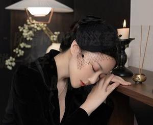 秀人网 - 肉晴MINI的这套纯白写真，仿佛在诉说一个字：“白！”而且都是定制的那种。