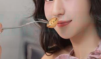 秀人网 - 开启葛征净高184cm的私拍图集，白丝的日常——一波恩恩爱爱的信号。