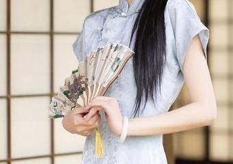 秀人网 - 从柜台到镜头，陆萱萱带来的银行经理写真，心中默念：这能贷多少？