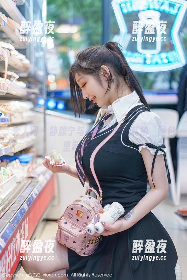 秀人网-静颜宁 秀人网 - 静颜宁与她的兔女郎私拍,图包里藏着些小心思