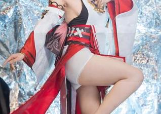 糖果果Candy的写意COS大赏，办公室插曲中的小确幸！