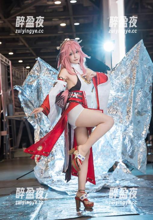 糖果果Candy 糖果果Candy的写意COS大赏,办公室插曲中的小确幸!