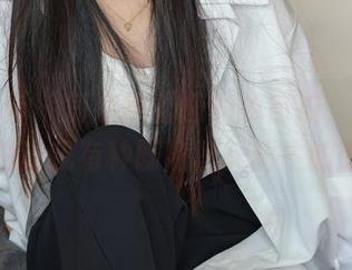 绮梦摄影 - 每次翻看楠楠的自拍，作品集原图总让我有种既熟悉又陌生的感觉。