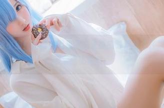 羽生三未&小猫！新鲜原图来了，更新的时候我还在发呆……好萌啊这小家伙。