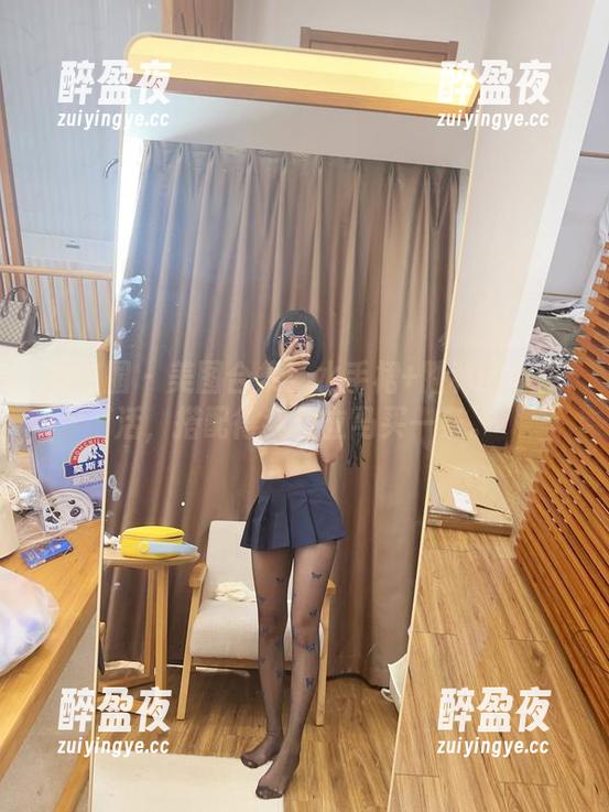 胜利的小生活 微密圈 - 美图合集:水手裙+胜利的小生活,搭配得我想立马买一条。