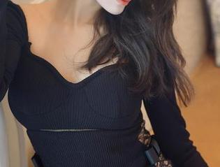 花漾show - 看！玥儿玥er在海边嬉戏，写真集下载，消夏的绝美选择。