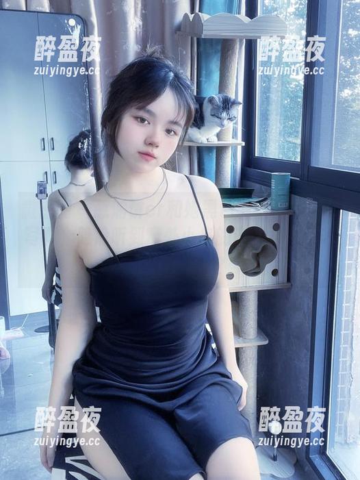 葱油饼er 微密圈 - 葱油饼er和她黑色绸缎裙的定制写真,隐隐听到窗外小鸟的议论声,莫非它们在讨论?