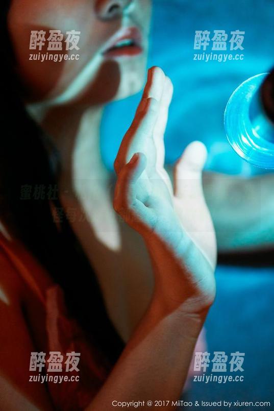 蜜桃社-E杯奶茶 蜜桃社 - 私拍()E杯奶茶长腿图集,难怪每次路过都想绕一圈欣赏!
