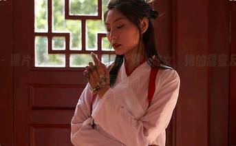 蜜桃社 - 照片合集：当蜜蕊Mary遇上修女，她的甜蜜反叛是这样显现的
