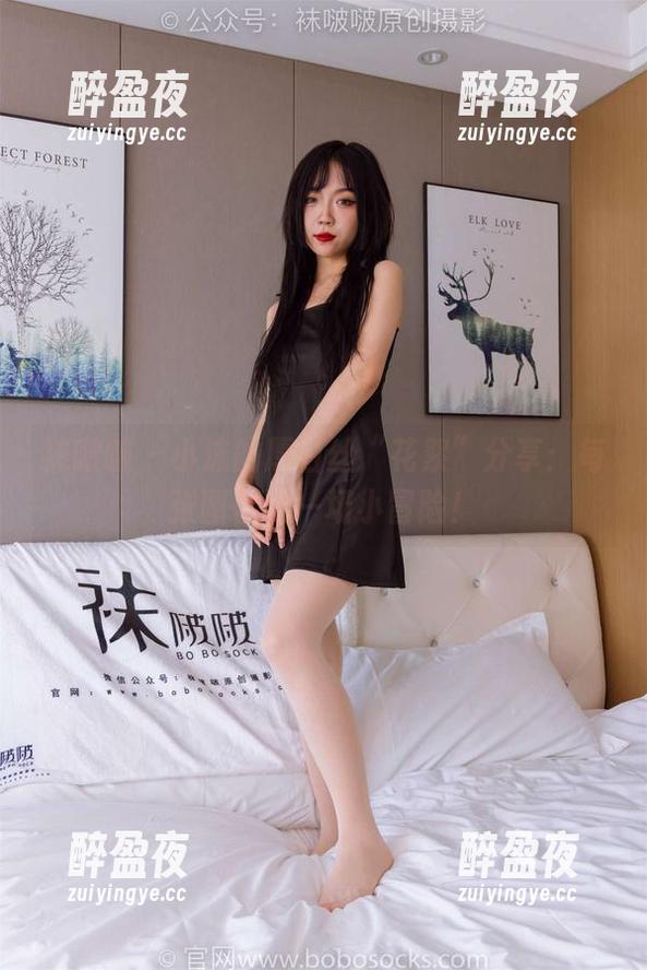 袜啵啵-小沫 袜啵啵 - 小沫的厚白丝“花絮”分享:每张图都是一场小冒险!