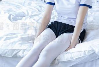 袜啵啵 - 甜甜圈的泳池浪漫，无圣光的美图其实更撩人