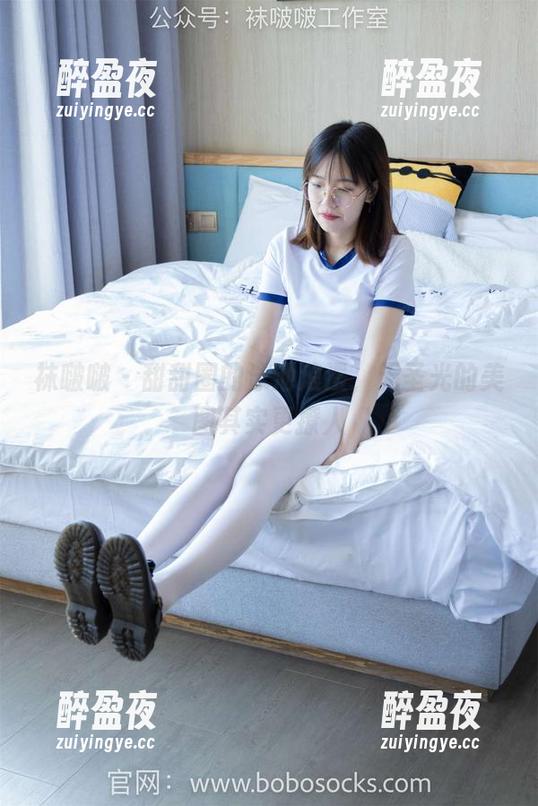 袜啵啵-甜甜圈 袜啵啵 - 甜甜圈的泳池浪漫,无圣光的美图其实更撩人