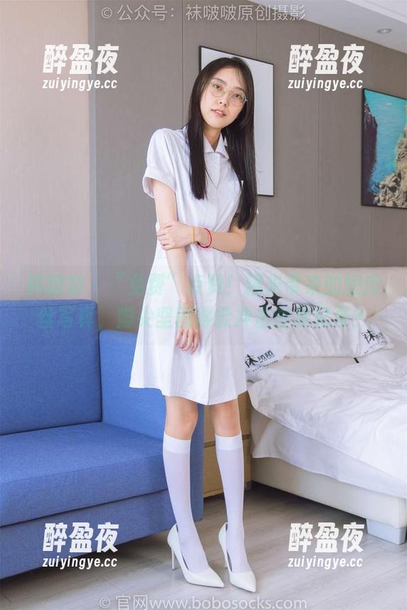 袜啵啵-糯米 袜啵啵 - “免费”点赞!糯米带来的短肉丝写真,脚尖坚固得能冲击世界纪录?