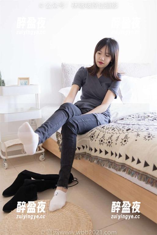 袜啵啵-芝士 袜啵啵 - 芝士的挑衅:无圣光下的别样美图与油亮黑