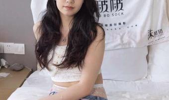 袜啵啵 - 苏苏身披内衣，最新套图登场，准备好尖叫了吗？