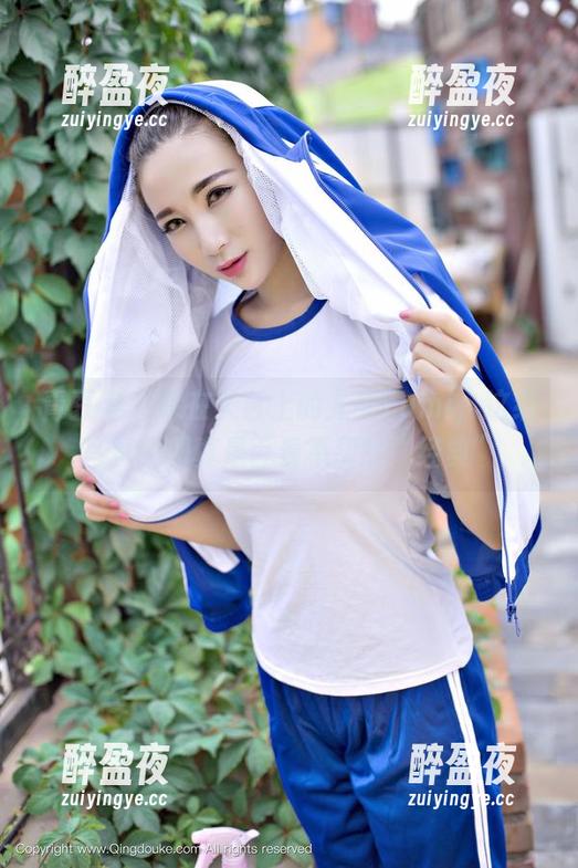 青豆客-尤美Yumi 青豆客 - 躲在天台上的尤美Yumi,这组写真图册真是百看不厌的“经典”