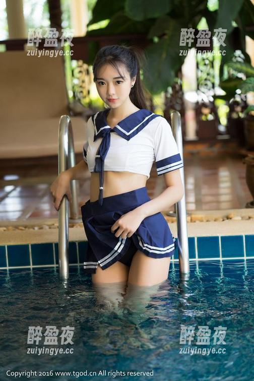 青豆客-汪佩妮Penny 青豆客 - 汪佩妮Penny的黑白写真,看美女如何又一轮“尬舞”