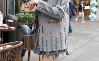 精选的魔镜街拍牛仔热裤，好像能带我回到不知名的夏天。
