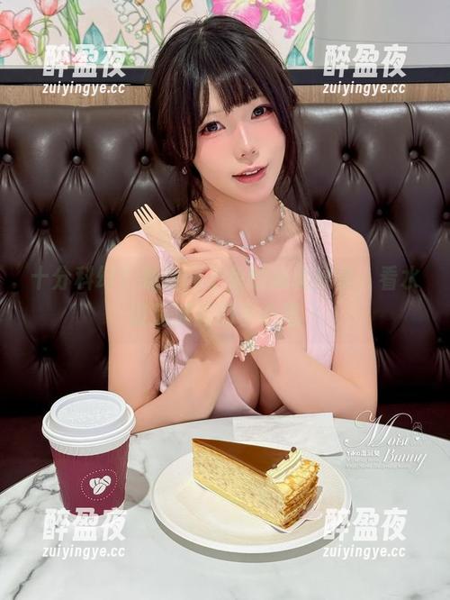 黏黏团子兔 十分科幻?黏黏团子兔的泳装分享,看水波荡漾间的小心思~